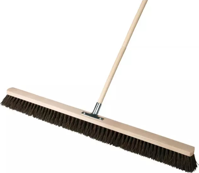 Balai de rue avec large tête de brosse et manche en bois pour un nettoyage efficace