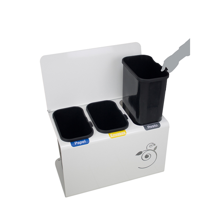 Mülltrennsystem mit drei getrennten Fächern, beschriftet für Papier, Verpackungen und Restmüll