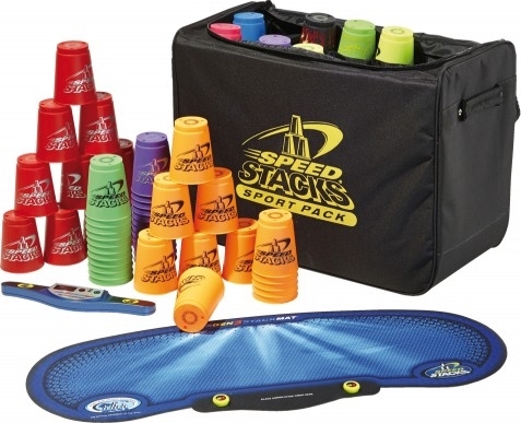Speed Stacks Sport Set avec gobelets empilables colorés, tapis bleu et sac de transport noir
