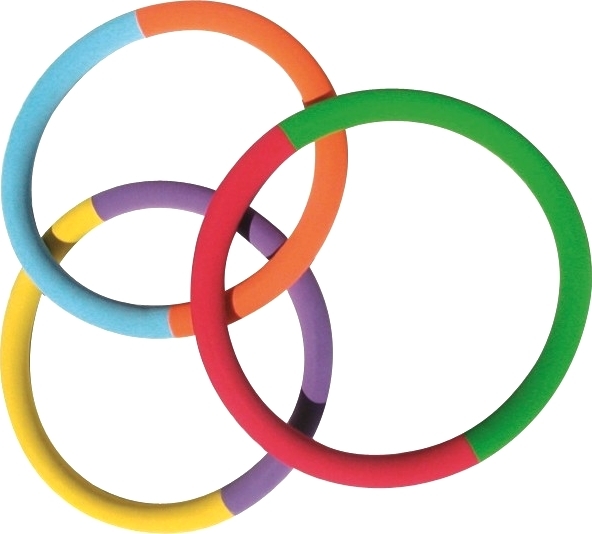 Trois anneaux en mousse reliés entre eux, de couleurs différentes.