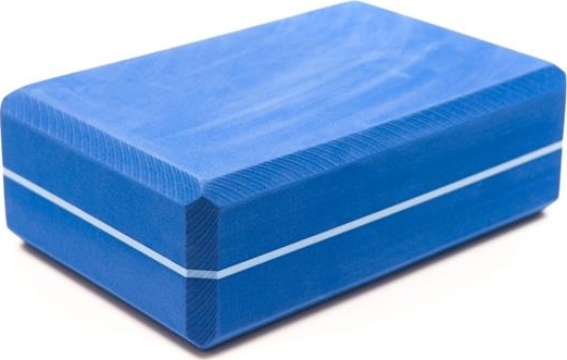 Un bloc de yoga bleu en mousse pour soutenir les exercices de yoga