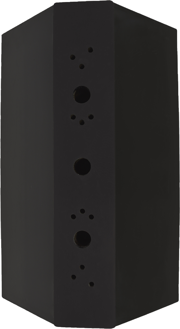 Support en aluminium noir anguleux avec plusieurs trous pour une fixation flexible